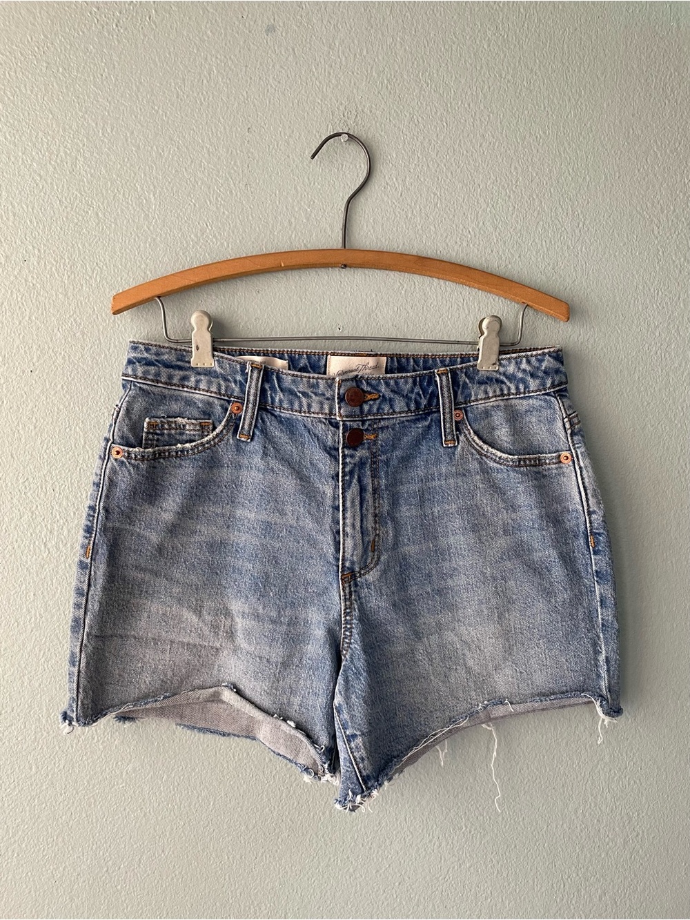 5/$25🌱 Universal Thread | Light Wash Vintage Midi Raw Hem Jean Shorts